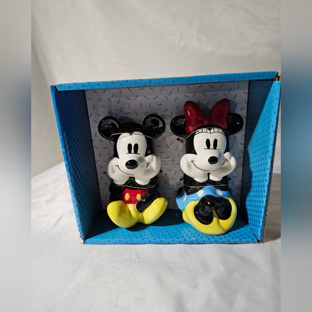 Disney Mickey And Minnie Salt And Pepper Shakers